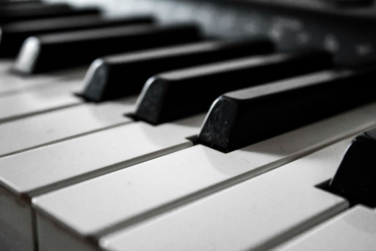 What Is a MIDI Keyboard? How It Works and What You Can Do with One