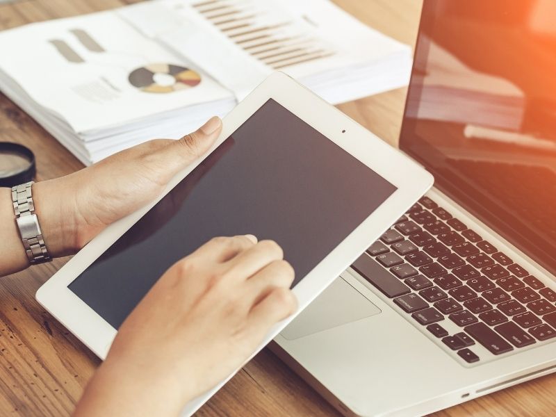 how can i get a free laptop or tablet