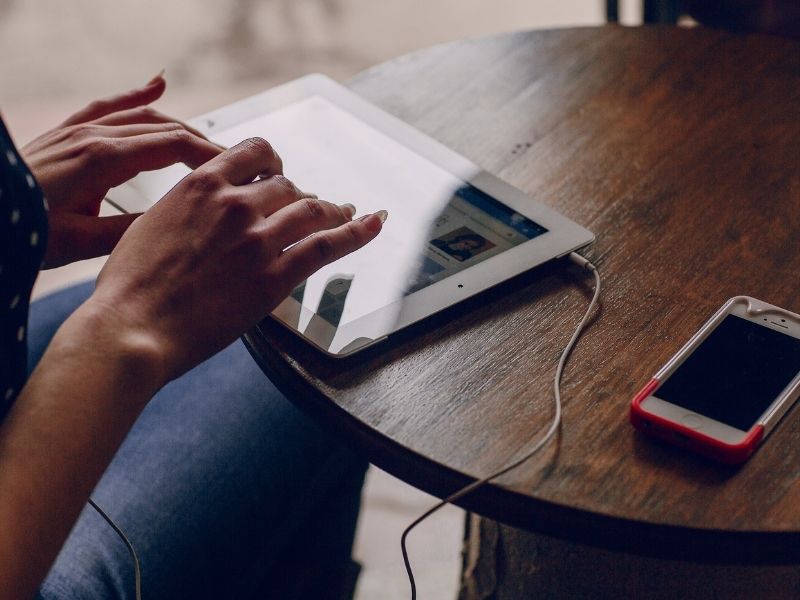free tablet with phone deals