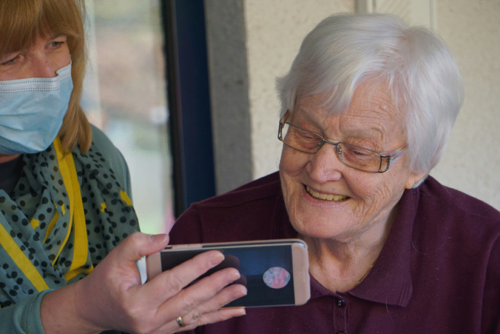 free-phone-and-tablet-for-seniors-1