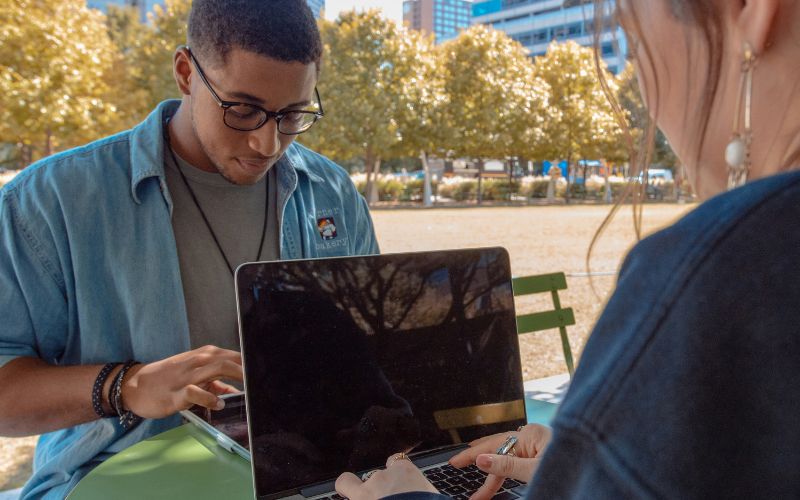 apply-for-free-laptop-for-students-tag-mobile