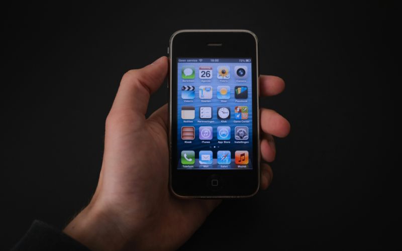 how to unhide apps on iphone 1