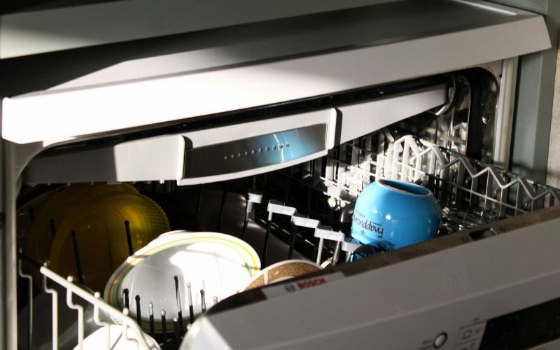 how-to-clean-a-dishwasher-featured-signs