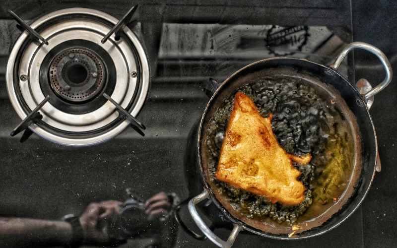 how-to-clean-burnt-pan-for-different-pan-types