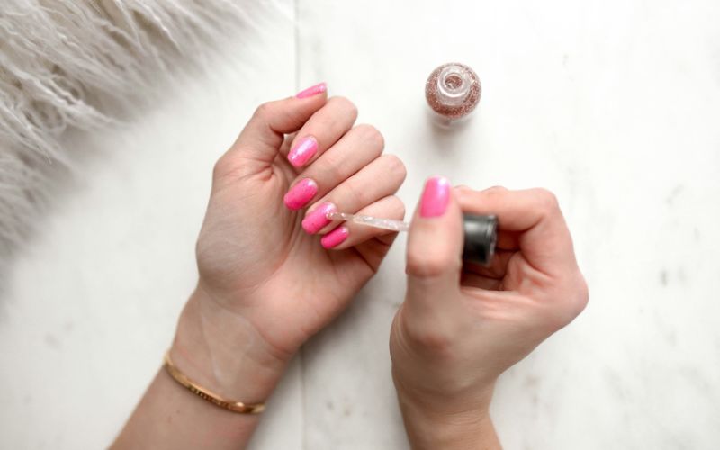 how-to-remove-acrylic-nails-at-home
