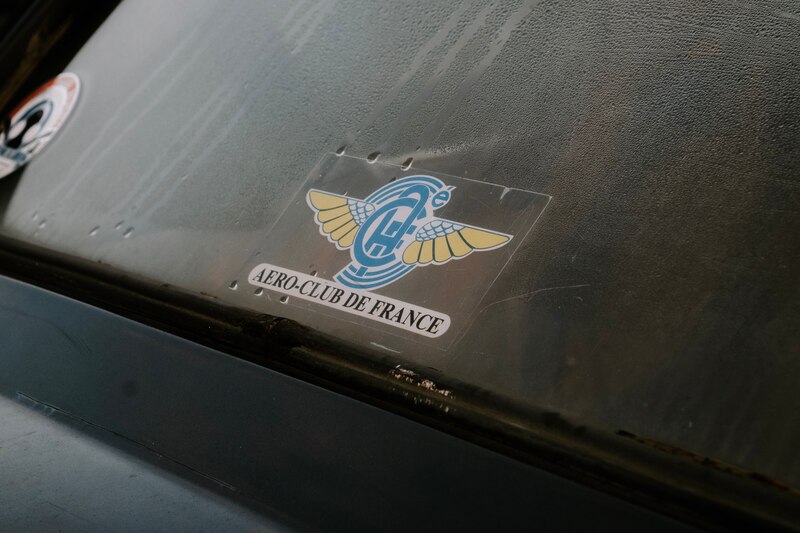 how-to-remove-stickers-from-glass-2