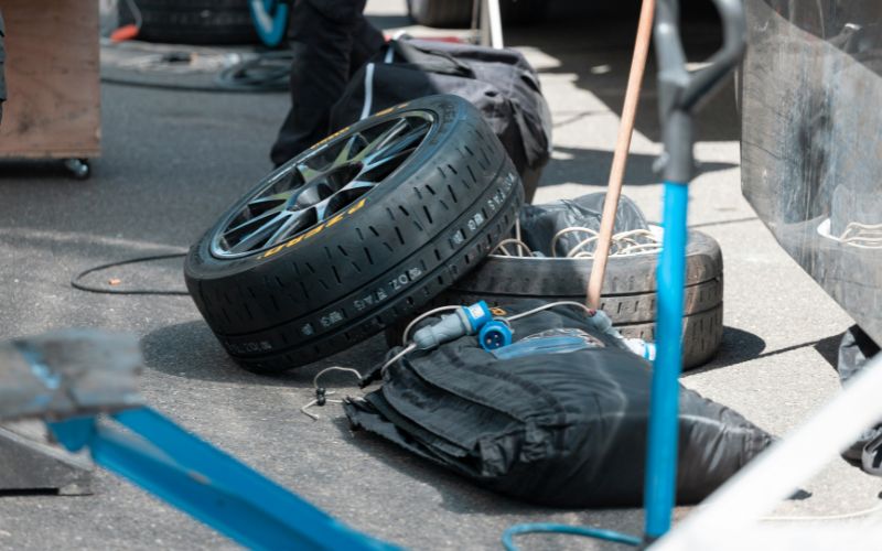 how-to-change-a-flat-tire-tools