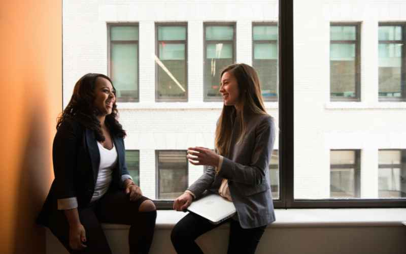how-to-start-a-conversation-read-the-situation