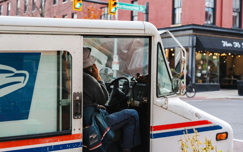 does-usps-deliver-on-saturday-how-late