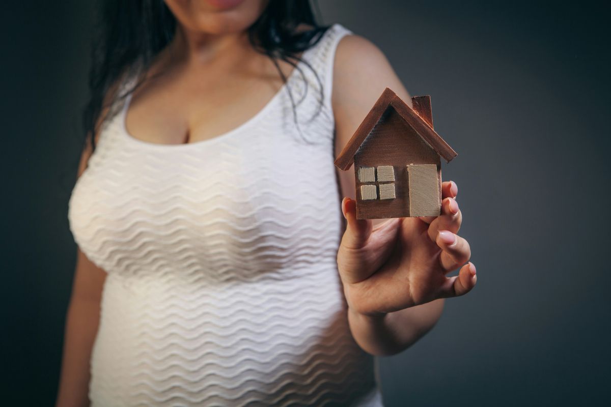 Housing Grants for Single Moms Can Help With Rent, Homebuying, and More