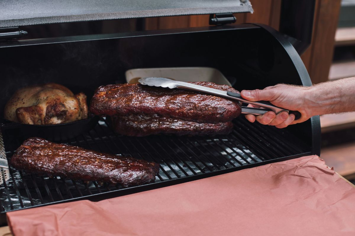 How Long to Smoke Ribs? Timing by Temperature and Rib Type