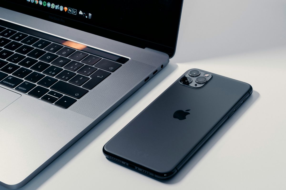 How to Connect Hotspot From iPhone to Laptop: 3 Easy Ways