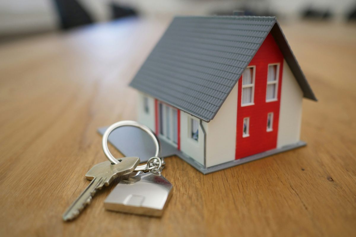 13 Single Mom First-Time Home Buyer Grants and Assistance Programs