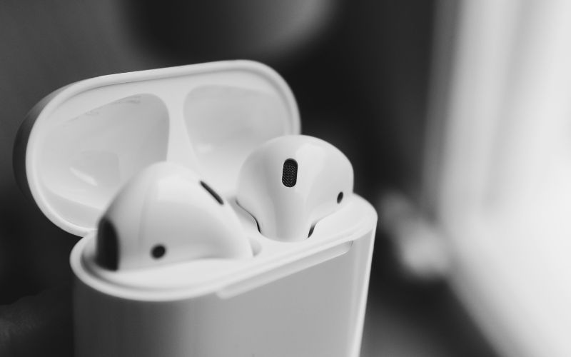 why won't my airpods connect tips