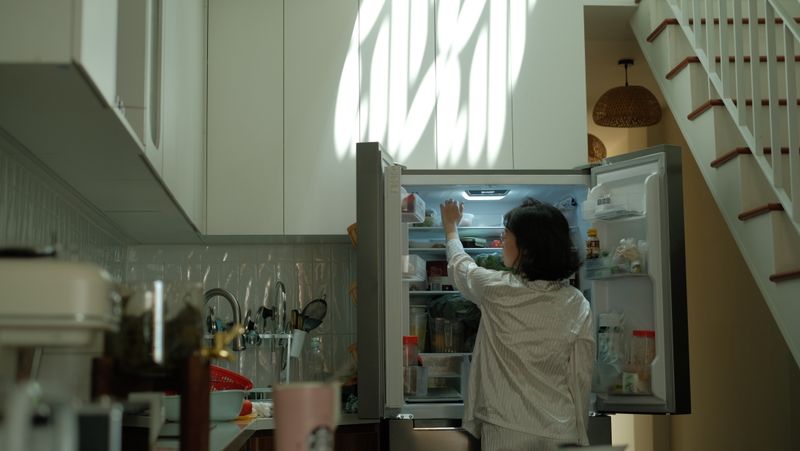 how-to-defrost-chicken-safely-in-the-refrigerator
